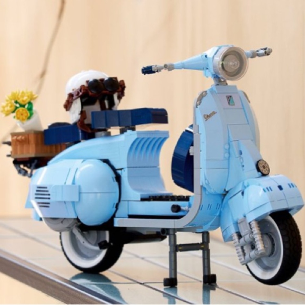 Lego Vespa 125 Icons
